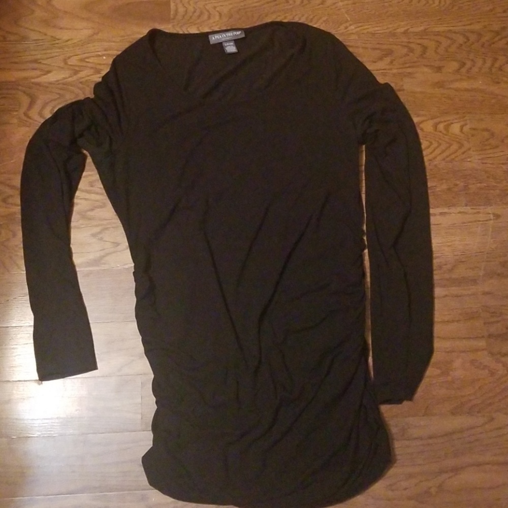 Pea in the pod ruched side basic black tee